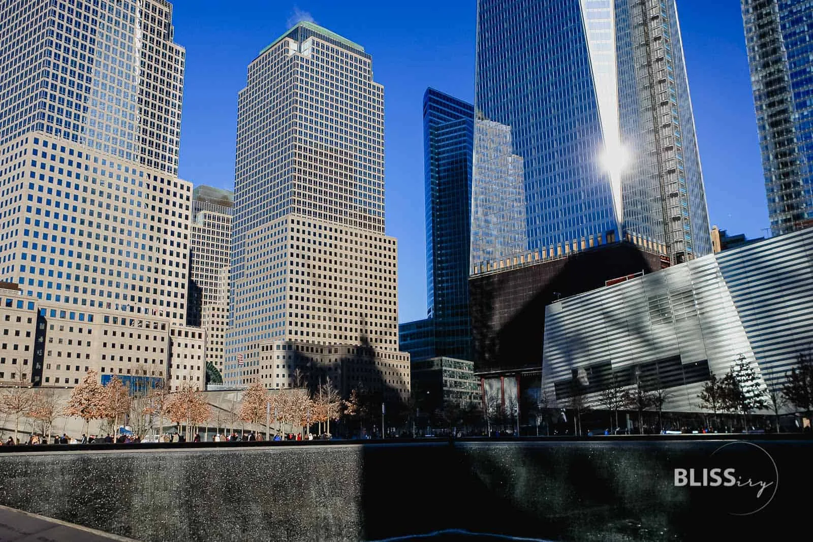 Sehenswürdigkeiten New York City - 911 Memorial Gedenkstätte World Trade Center 9/11 Memorial New York - Twin Towers - by day WTC