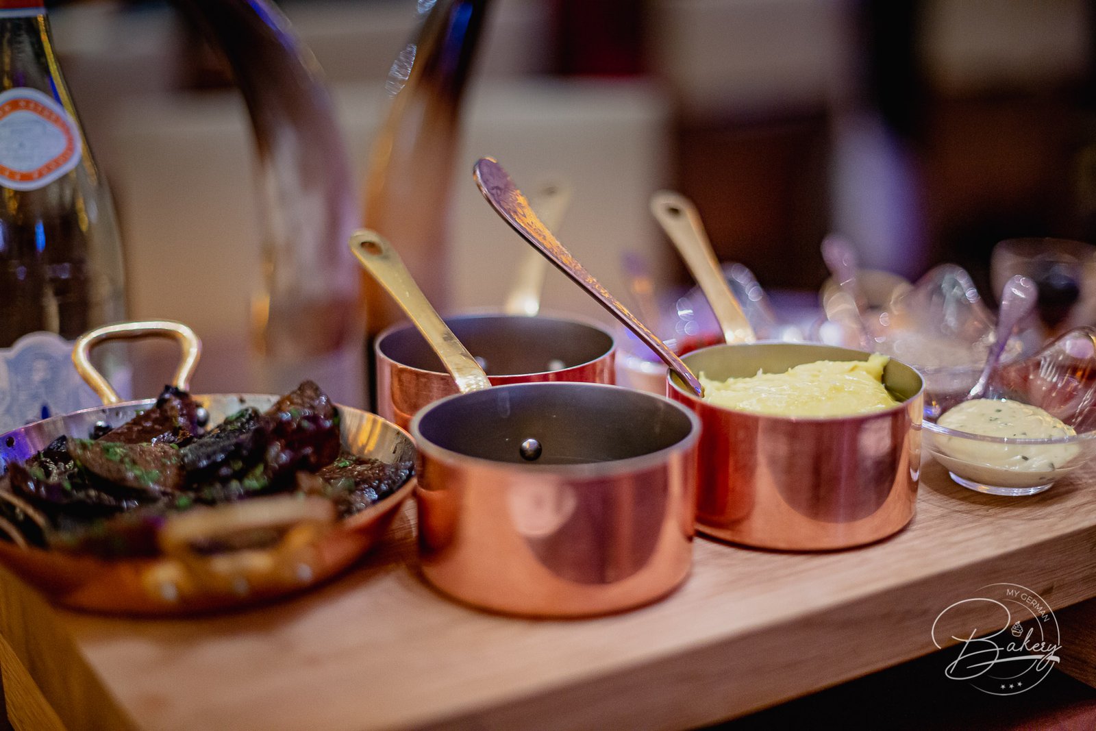 Skirt Restaurant Singapur - Steak Restaurant - Sentosa Island W Hotel - Skirt Restaurant Singapur mit Steak zum Dinner. Steakhouse im W Sentosa Hotel. Blackmore Skirt, Honey Meringue, Dessert, Brot