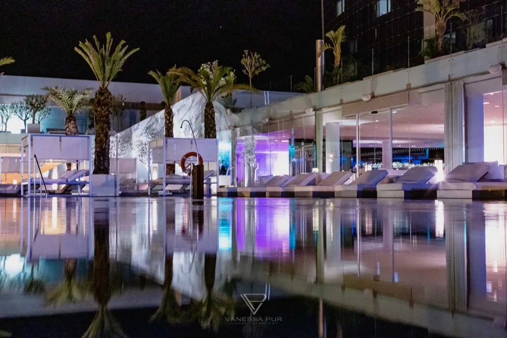 Review and experience at W Barcelona Hotel Spain on the beach that looks like a sail. 26 floors by the sea, luxury suites, restaurants,