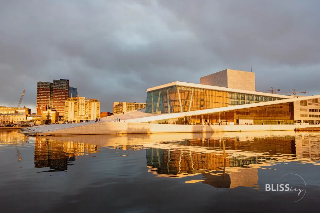 Oslo Sonnenuntergang - Oslo Reisetipp - Fjorde, Opernhaus und Segelschiffe - Reiseblogger in Norwegen - Kreuzfahrt und Bootstour zum Sonnenuntergang