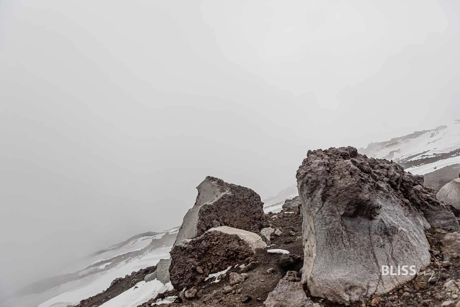 Reisetipps Vulkan Ätna auf Sizilien - Sehenswürdigkeit mit Kraterrand und Unimog Tour am Etna