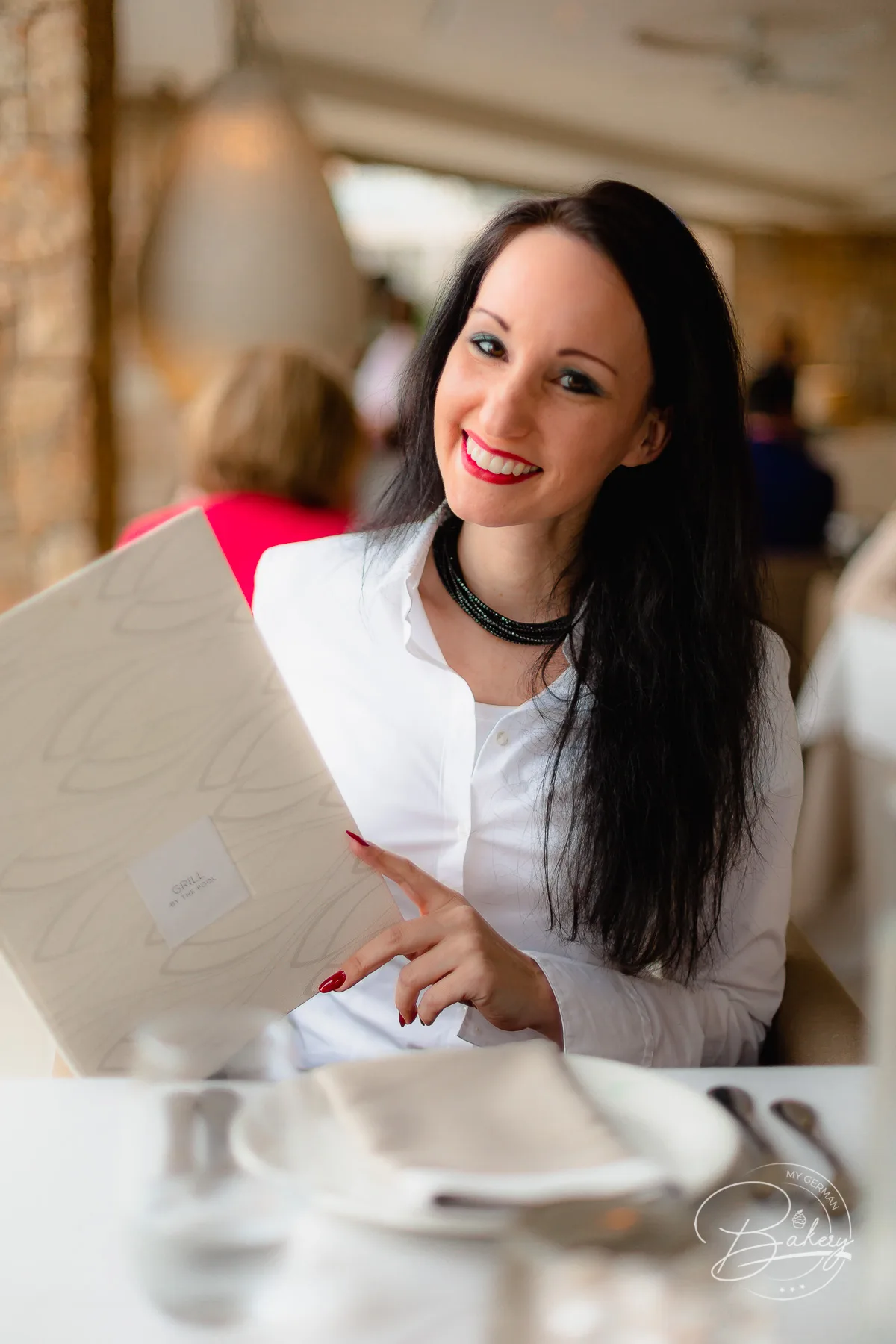Vanessa Pur - Restaurant Grill by the Pool - Griechenland Sani Resorts - Abendessen in Griechenland - Sani Resort - Grill by the Pool ist eines von 17 Restaurants in den Sani Resorts in Griechenland und bietet neben Fleischgerichten und Fischgerichten auch eine Vielzahl