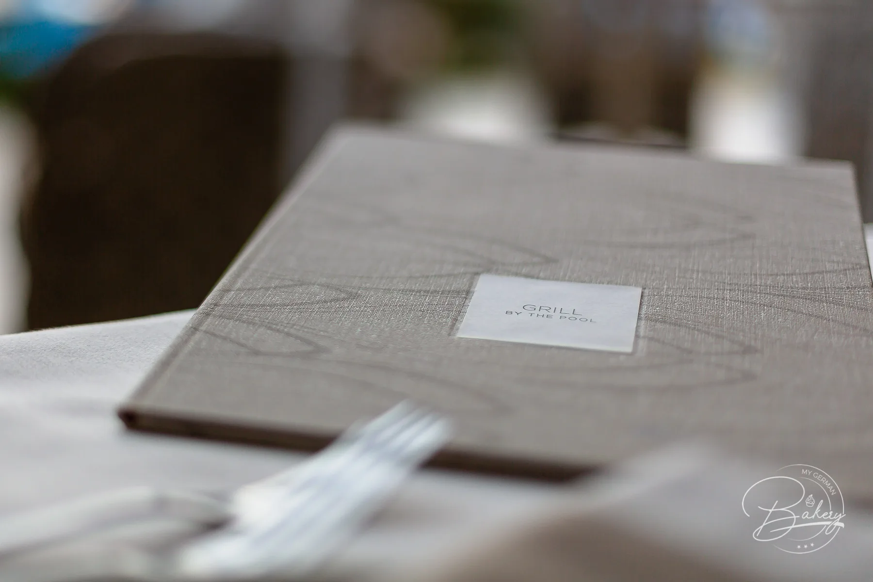 Restaurant Grill by the Pool - Griechenland Sani Resorts - Abendessen in Griechenland - Sani Resort - Grill by the Pool ist eines von 17 Restaurants in den Sani Resorts in Griechenland und bietet neben Fleischgerichten und Fischgerichten auch eine Vielzahl