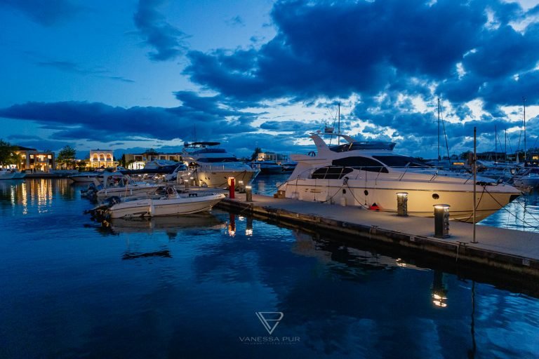 Griechenland Sonnenuntergang und Abendstimmung im Yachthafen