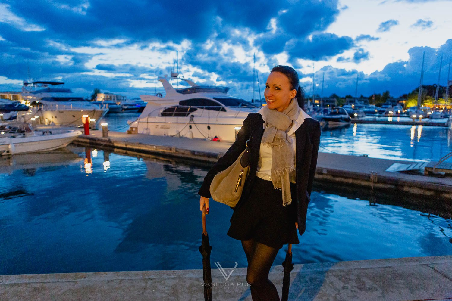 Griechenland Sonnenuntergang und Abendstimmung im Yachthafen mit Sternenhimmel im Luxushotel Luxus Resort Sani Hotel