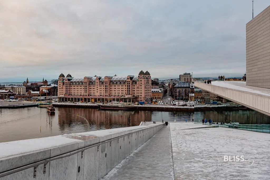 Oslo Sehenswürdigkeiten Top 10 - Reisetipps Norwegen - Oper, Skisprung Schanze Holmenkollen, Festung, Bootsfahrt Inseln, Museum, Friedensnobelpreis