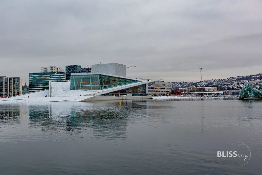 Oslo Sehenswürdigkeiten Top 10 - Reisetipps Norwegen - Oper, Skisprung Schanze Holmenkollen, Festung, Bootsfahrt Inseln, Museum, Friedensnobelpreis