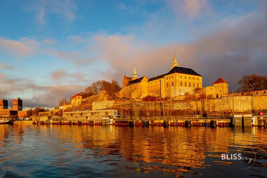 Oslo Sehenswürdigkeiten Top 10 - Reisetipps Norwegen - Oper, Skisprung Schanze Holmenkollen, Festung, Bootsfahrt Inseln, Museum, Friedensnobelpreis