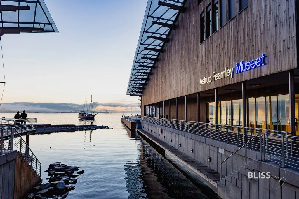 Oslo Sehenswürdigkeiten Top 10 - Reisetipps Norwegen - Oper, Skisprung Schanze Holmenkollen, Festung, Bootsfahrt Inseln, Museum, Friedensnobelpreis