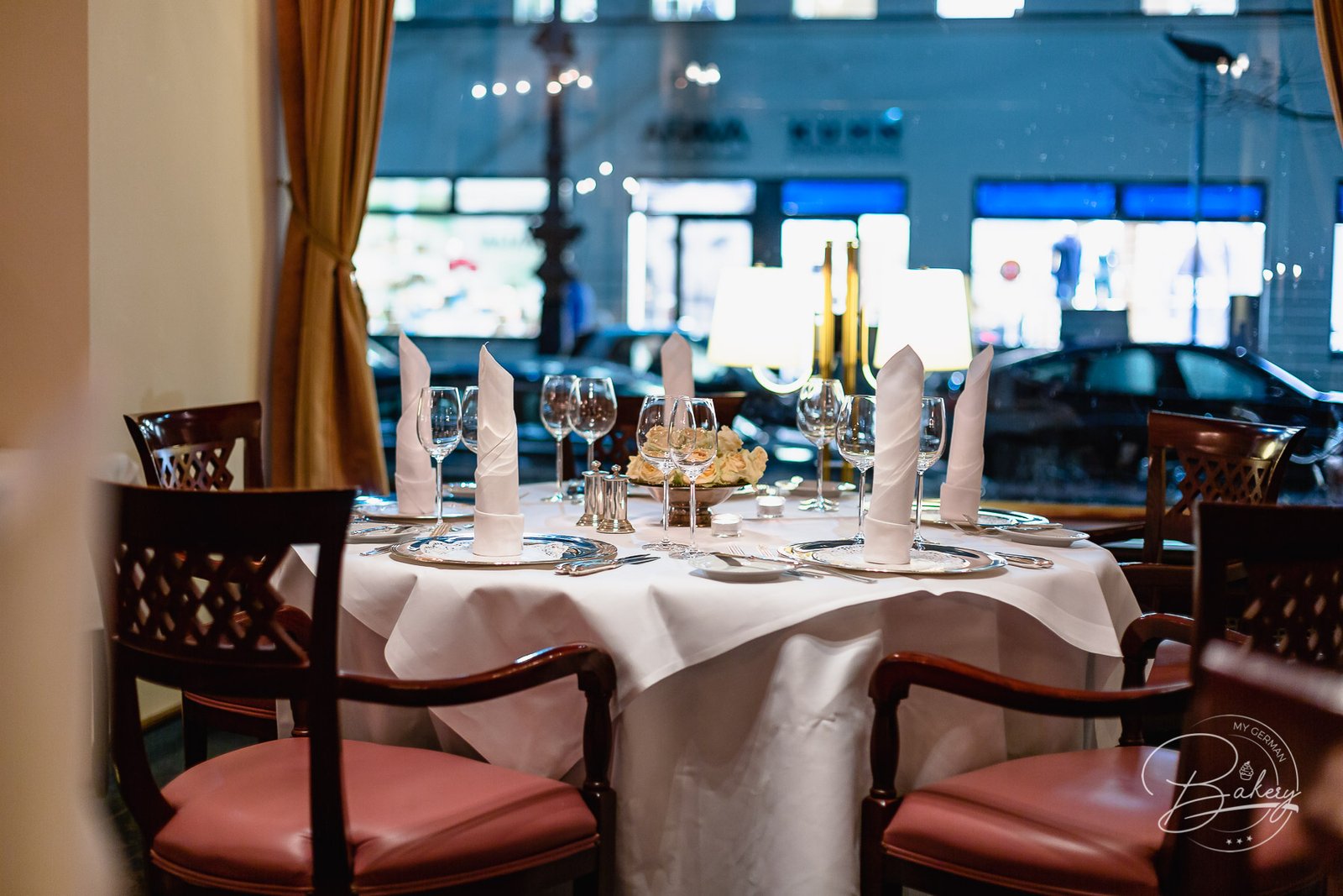 Der Bristol Grill Berlin am Kurfüstendamm in Berlin - Erlebnisgastronomie - "The Grill" am Kudamm in Berlin im KEMPI Hotel Kempinski - Der GRILL im KEMPI in Berlin - am Ku'damm - gehört seit 60 Jahren zu den Top-Restaurants. Außergewöhnliche Gäste, tolle Speisen und Zeitreise