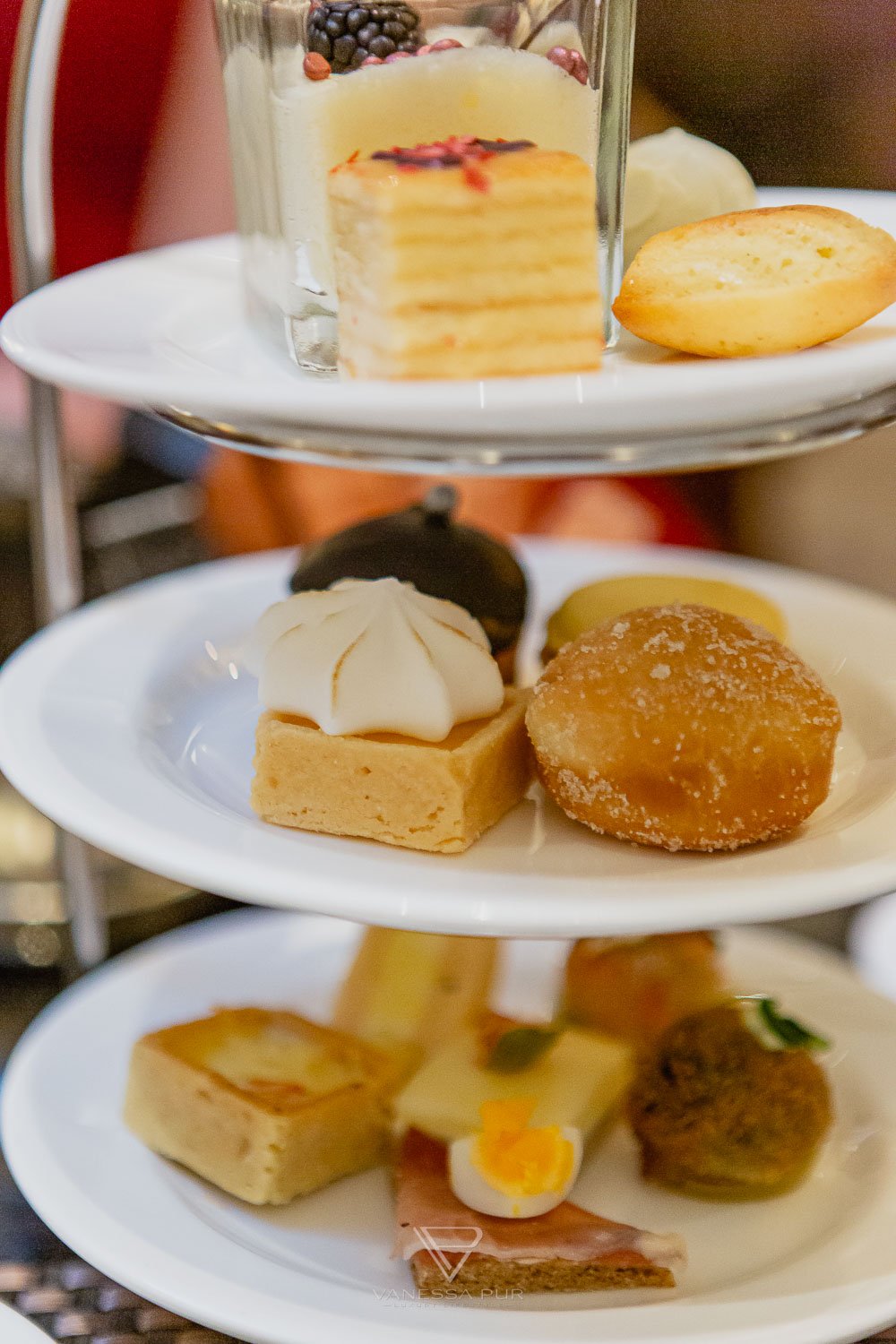 Teezeremonie mit Tanztee - ADLON Kempinski Teezeremonie Swinging Sunday Berlin - High Tea Ceremony und Zeitreise in die guten alten Zeiten