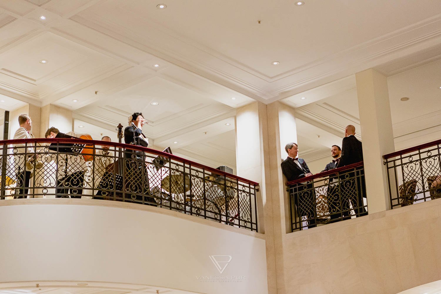 Teezeremonie mit Tanztee - ADLON Kempinski Teezeremonie Swinging Sunday Berlin - High Tea Ceremony und Zeitreise in die guten alten Zeiten