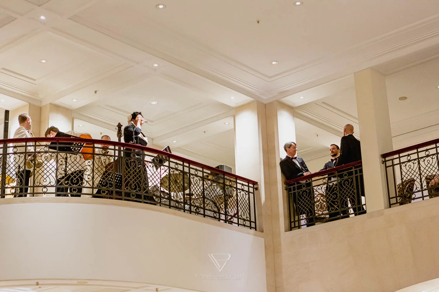 Teezeremonie mit Tanztee - ADLON Kempinski Teezeremonie Swinging Sunday Berlin - High Tea Ceremony und Zeitreise in die guten alten Zeiten