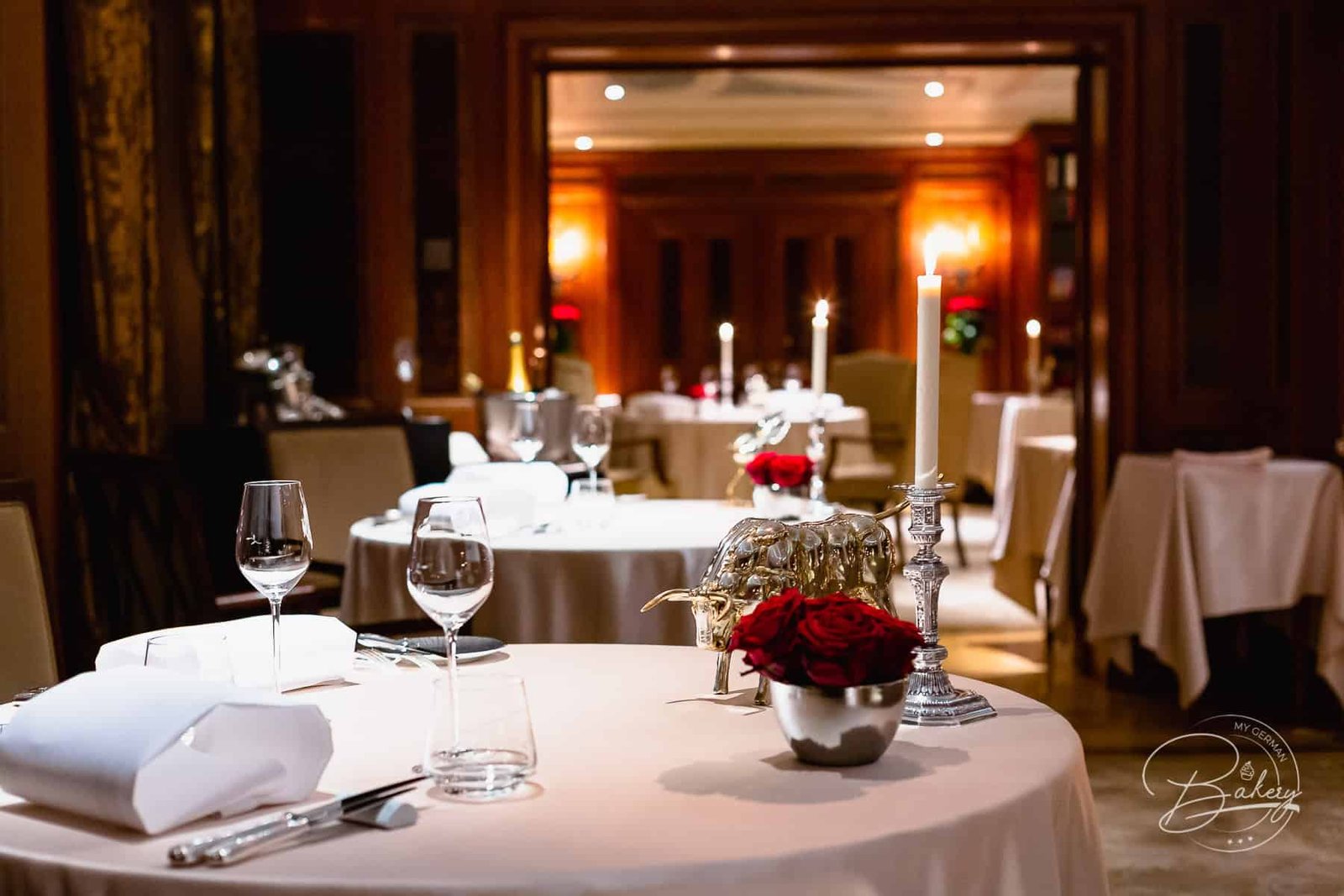 Lorenz Adlon Esszimmer - Restaurant im Adlon Hotel - Das 2-Sterne-Restaurant mit Spitzenkoch Hendrik Otto definiert Tradition und Moderne neu. Unter Leitung von Maître Boris Häbel. Fine Dining - Kempinski Adlon Hotel - Restaurant am Brandenburger Tor