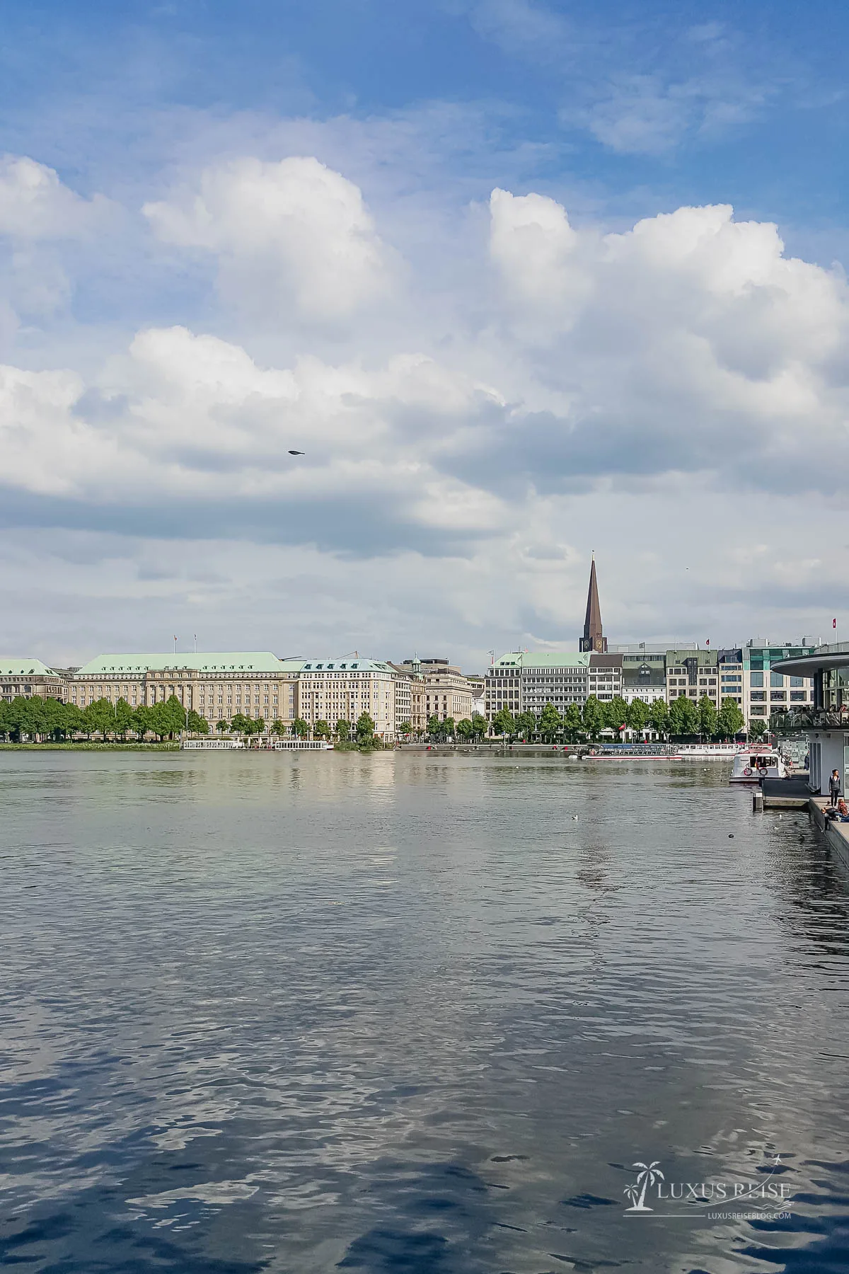 Hamburg Sehenswürdigkeiten - Hamburger Hafen, Hafenrundfahrt, Außenalster und Hafencity - was sollte man gesehen haben?