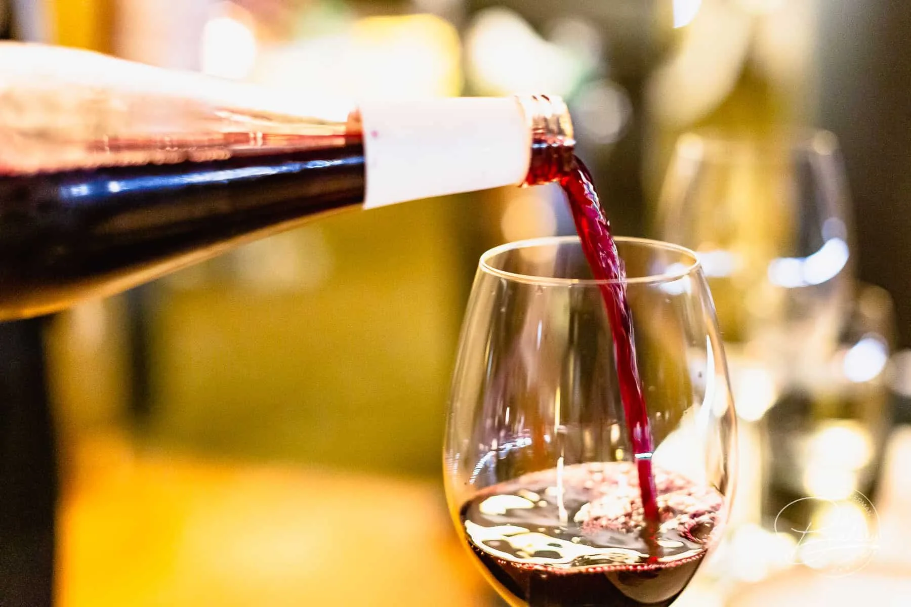 DOX Restaurant Düsseldorf - Genuss mit Aussicht auf den Medienhafen und Fernsehturm - Hyatt Regency Hotel Düsseldorf am Medienhafen - Rheinblick Gourmetküche mit Ausblick und japanischer Sushi Küche - DOX-Restaurant Düsseldorf Medienhafen - Erfahrung DOX Düsseldorf - Ausblick auf Fernsehturm und Gehry-Gebäude. Paul Hoffmann als Chef de Cuisine