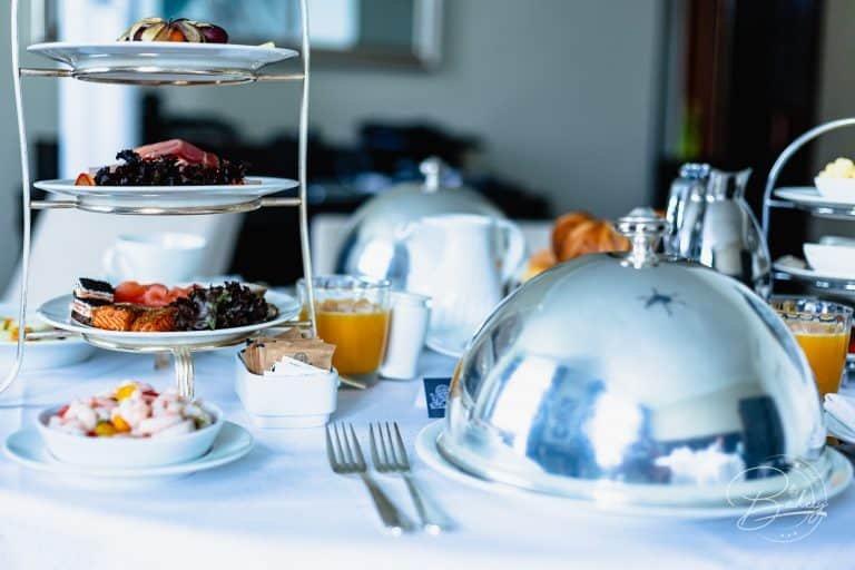 Inroom-Dining im Hotel Atlantic Kempinski Hamburg – Frühstück & Dinner