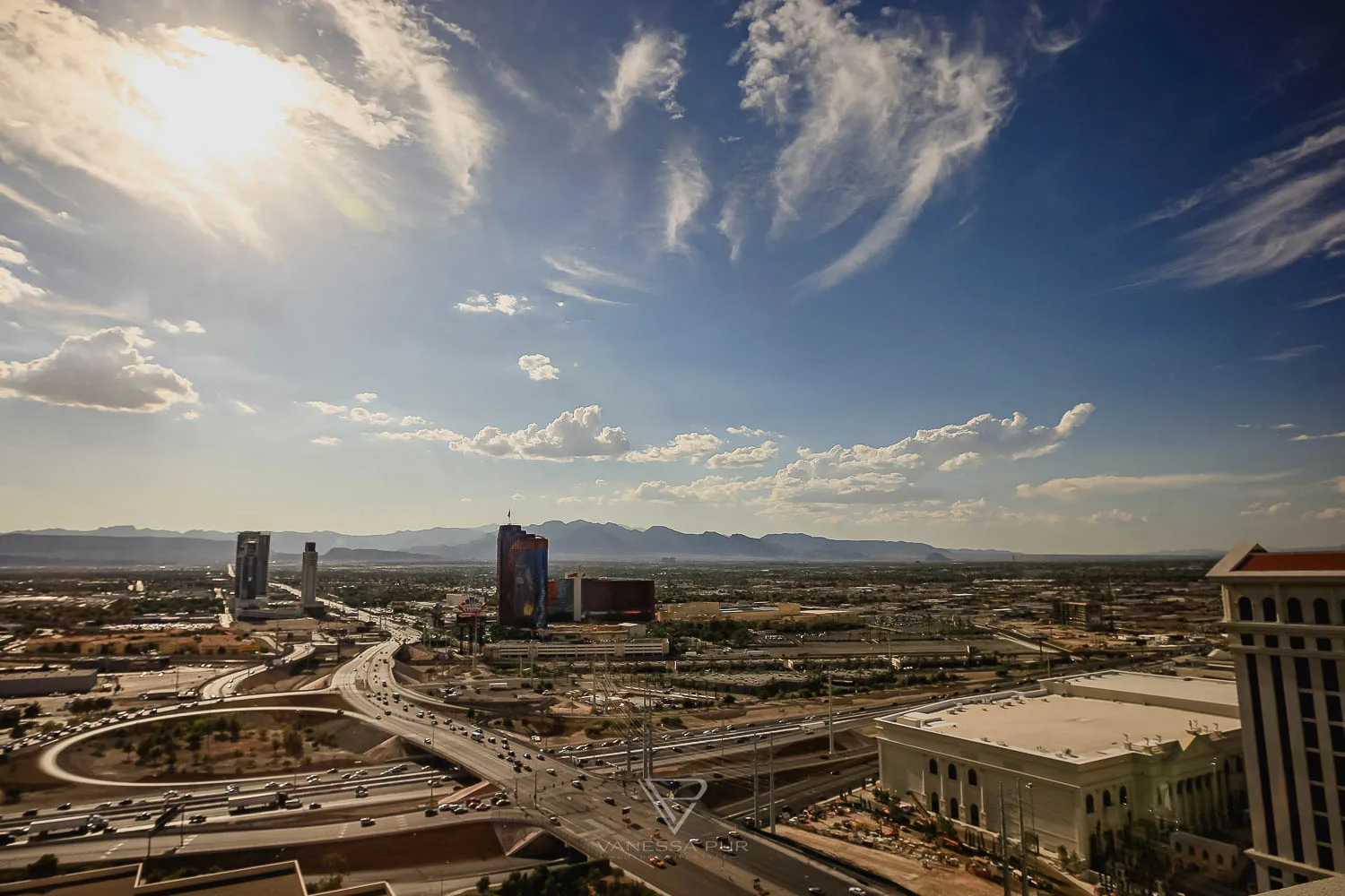 Erfahrung im Bellagio Hotel Eindruck in Las Vegas, Nevada am Strip. Berühmtes Hotel mit Brunnen und Wasserspielen mit Musik. Übernachten im Bellagio