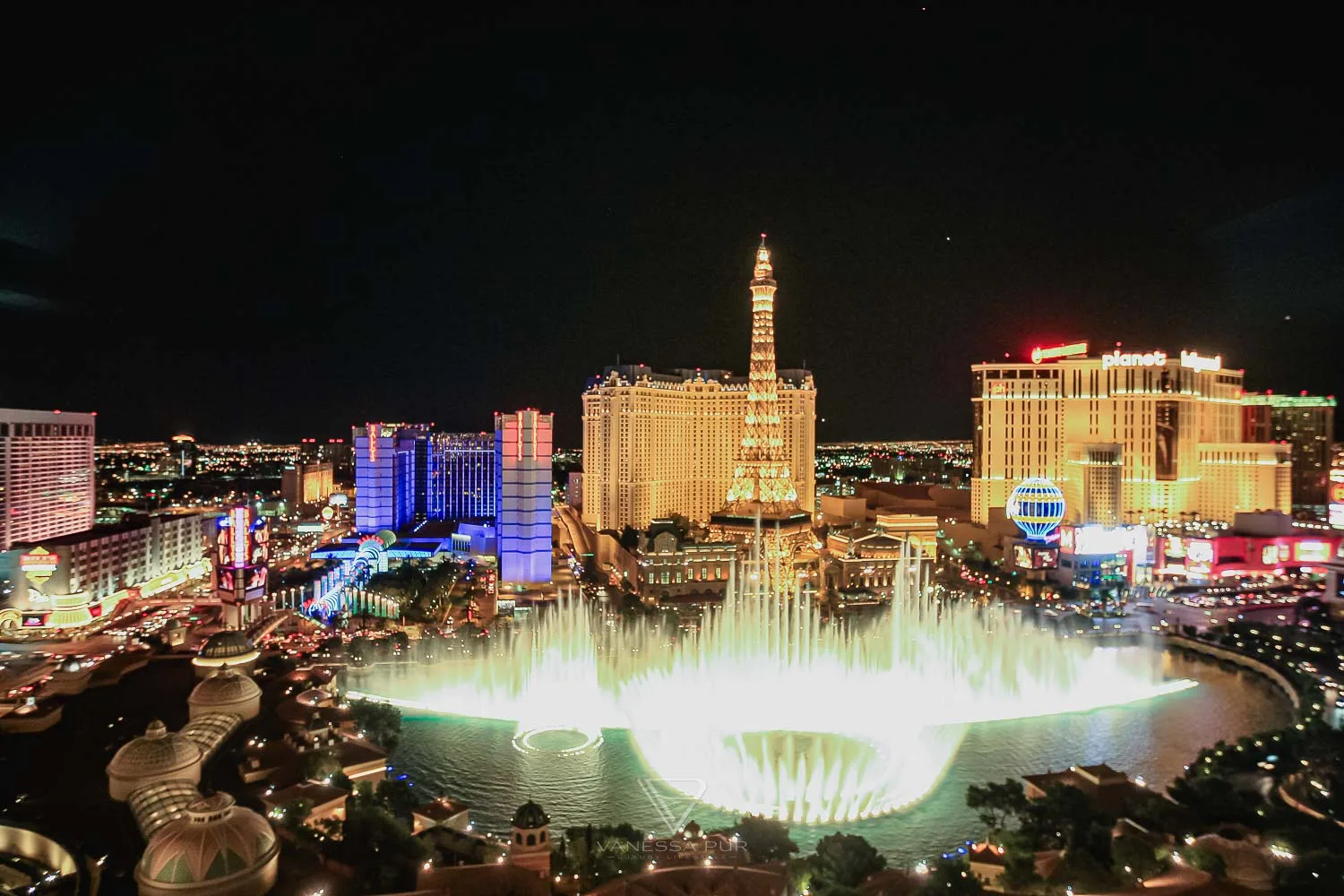 Erfahrung im Bellagio Hotel Eindruck in Las Vegas, Nevada am Strip. Berühmtes Hotel mit Brunnen und Wasserspielen mit Musik. Übernachten im Bellagio