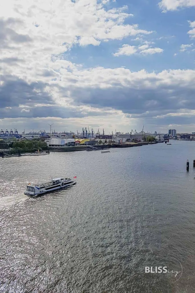 Westin Hotel Hamburg Elbphilharmonie - Luxushotel in Hamburg - Bewertung und Erfahrung - Luxusreiseblog - Aussicht Elbphilharmonie und Plaza - Suiten und Zimmer