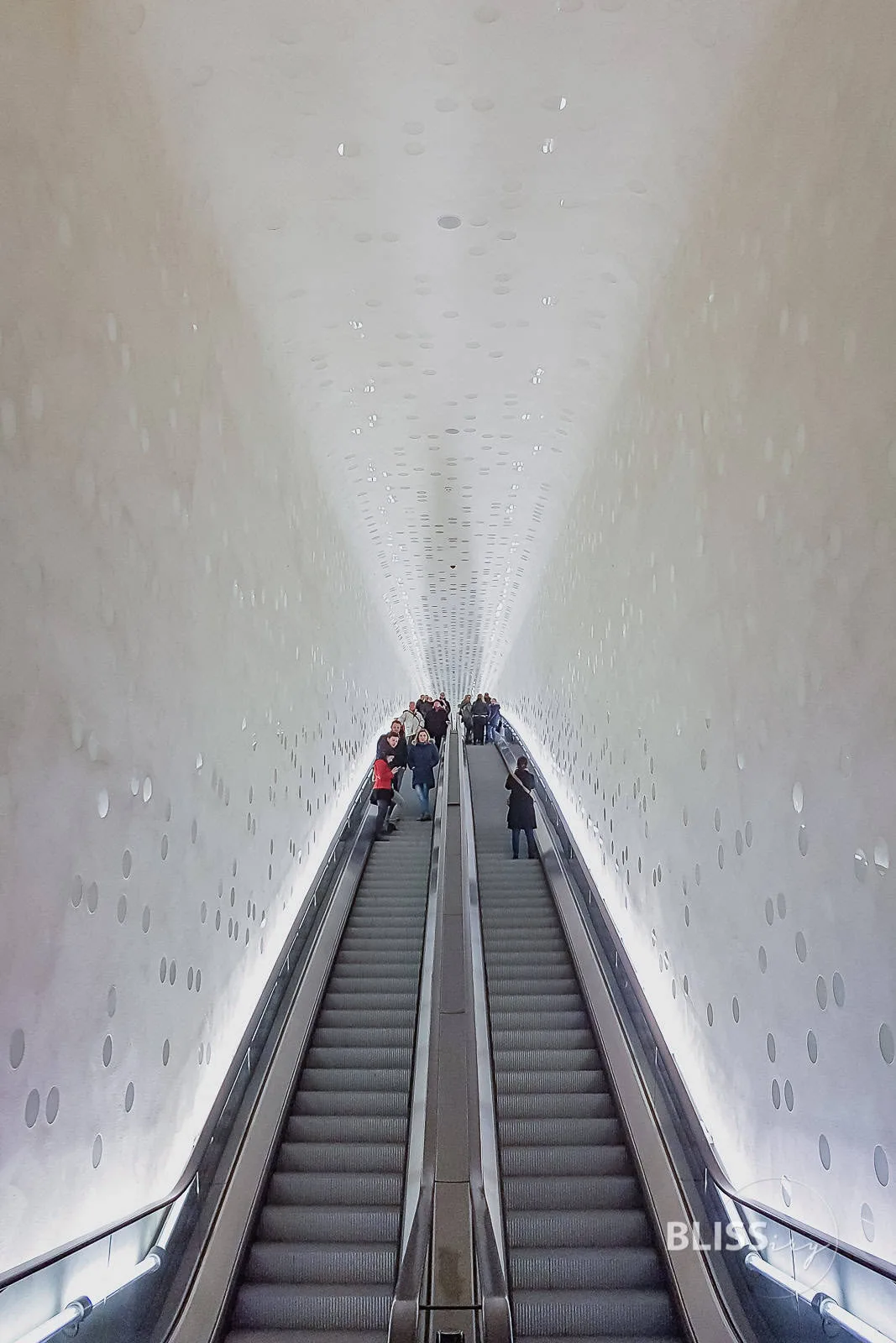 Silvester in Hamburg - Hotel Westin Hamburg Elbphilharmonie - Silvester Hamburg Feuerwerk Elbphilharmonie - Westin Hotel Hamburg - Ausblick Hamburg Hafencity und Elbe - Reiseblog Vanessa Pur