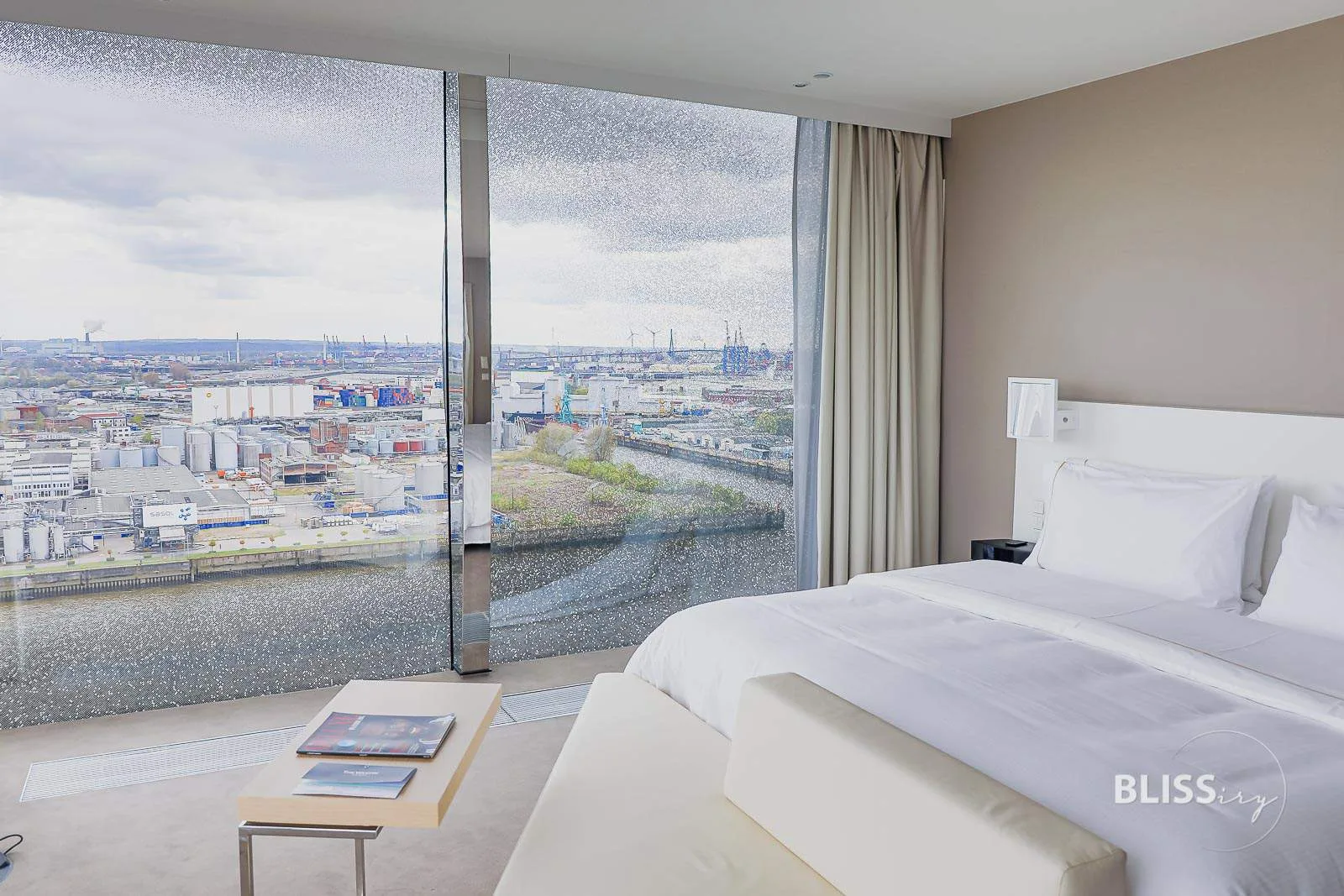 Westin Hotel Hamburg Elbphilharmonie - Luxushotel in Hamburg - Bewertung und Erfahrung - Luxusreiseblog - Aussicht Elbphilharmonie und Plaza - Suiten und Zimmer