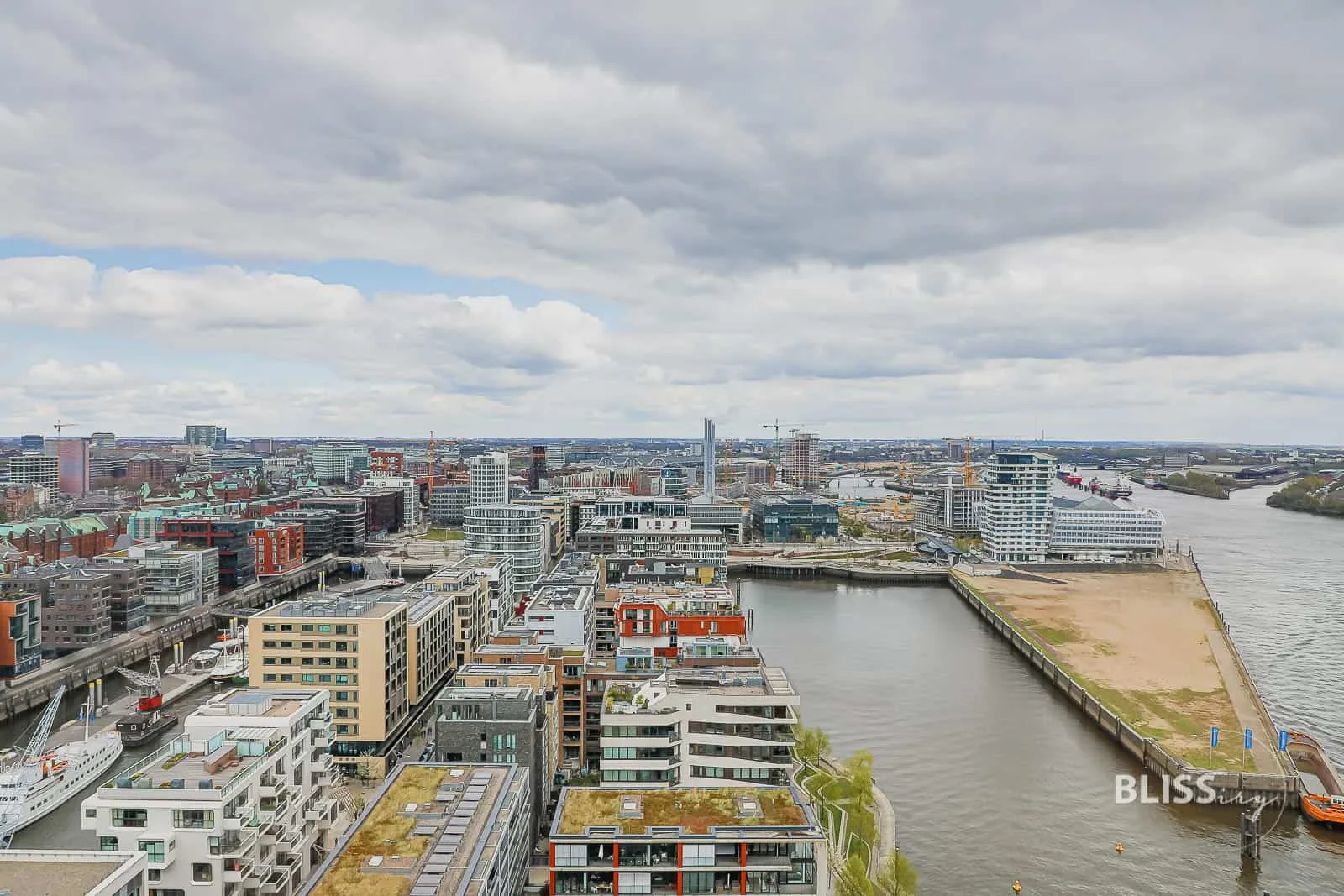 Westin Hotel Hamburg Elbphilharmonie - Luxushotel in Hamburg - Bewertung und Erfahrung - Luxusreiseblog - Aussicht Elbphilharmonie und Plaza - Suiten und Zimmer