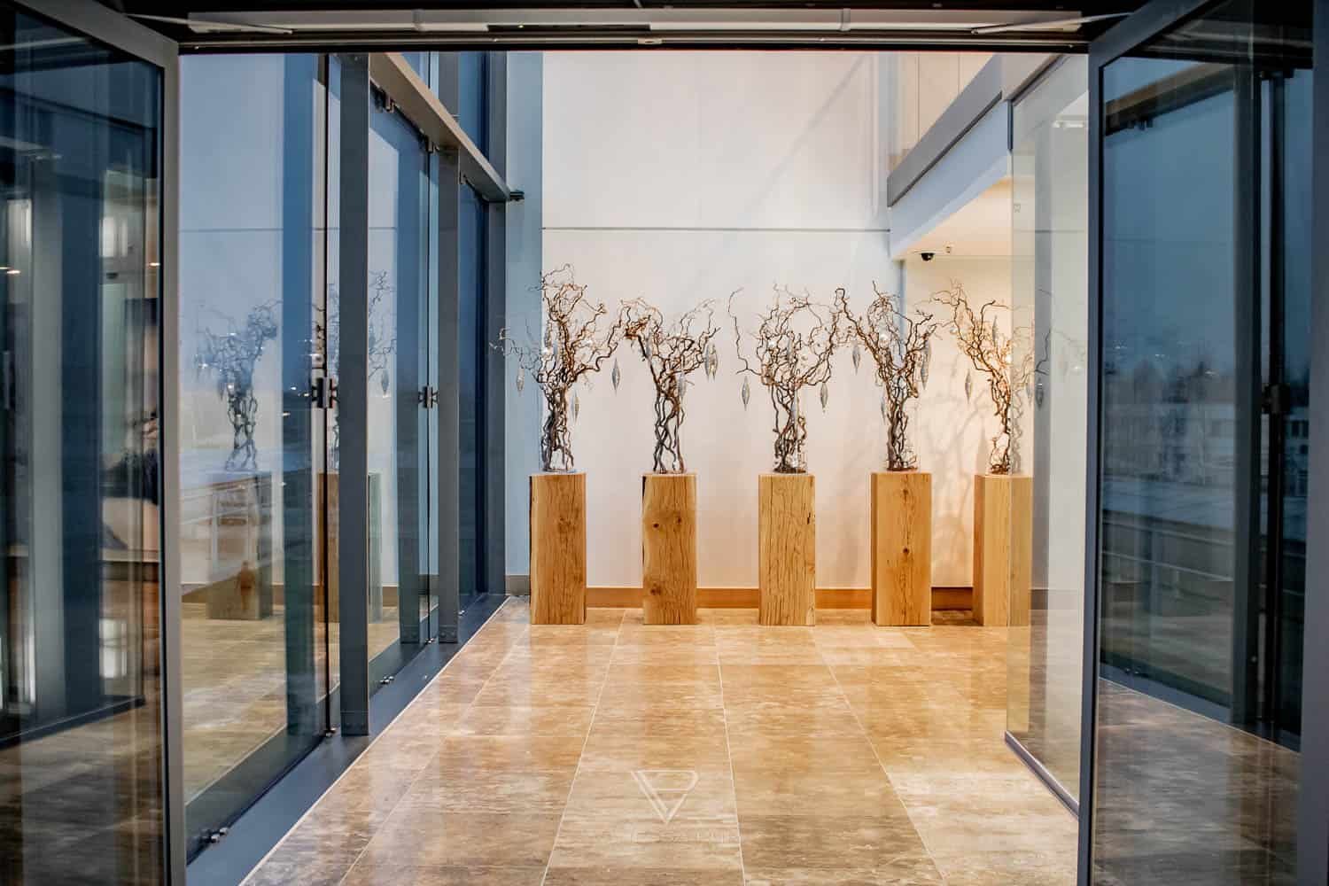 Hilton Munich Airport Hotel - Flughafen München Airporthotel - Erfahrung im Flughafenhotel Hilton Munich Airport Hotel am Flughafen München Airporthotel. Übernachtung, Luxus, Restaurant, Pool, Ausblick, Weihnachtsmarkt, Terminals, Buffet, Zimmer