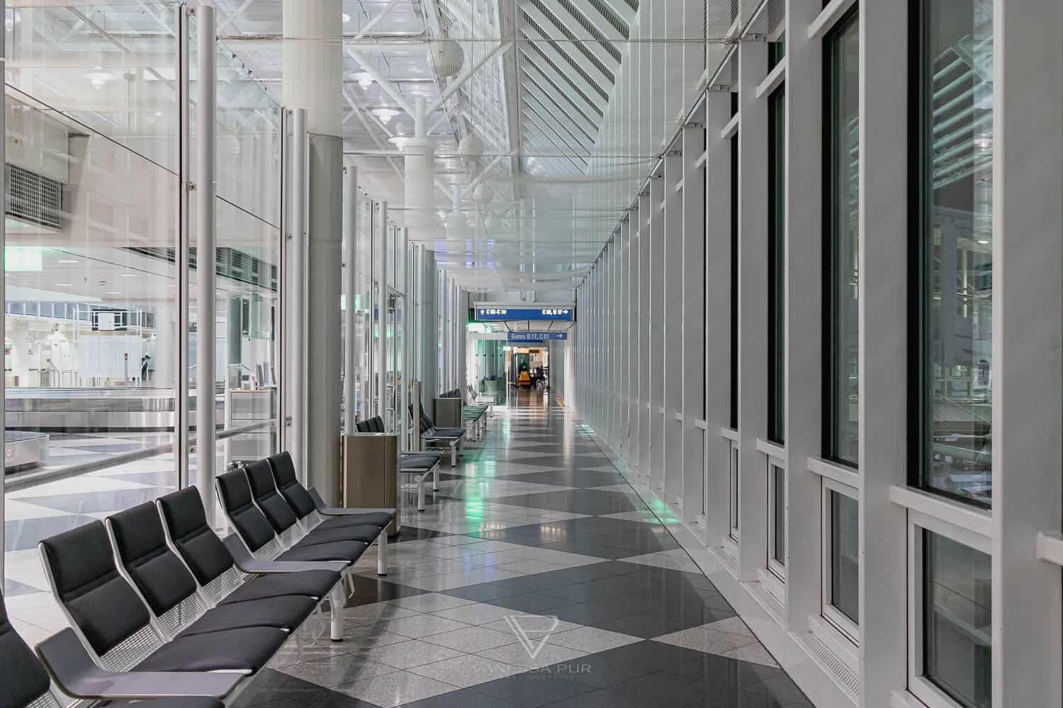 Qatar Airways Qsuite - Luxus Suite QR060 München-Doha - Flugerlebnis in der Qatar Airways Qsuite als Luxus Suite auf der Flugstrecke QR060 von München nach Doha. Erfahrung, Sitze, Beinfreiheit, Menue Qatar Airways QR060 München Doha - Qsuites - Erfahrung und Eindruecke - Business Class Erfahrung Qatar Airways - Ankunft Doha Immigration Einwanderung