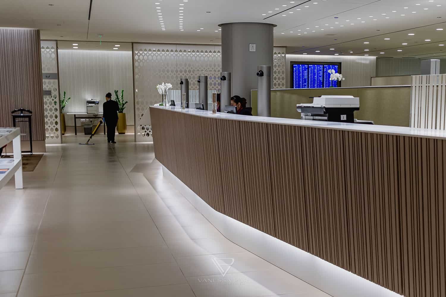 Qatar Airways Qsuite - Luxus Suite QR060 München-Doha - Flugerlebnis in der Qatar Airways Qsuite als Luxus Suite auf der Flugstrecke QR060 von München nach Doha. Erfahrung, Sitze, Beinfreiheit, Menue Qatar Airways QR060 München Doha - Qsuites - Erfahrung und Eindruecke - Business Class Erfahrung Qatar Airways - Ankunft Doha Immigration Einwanderung