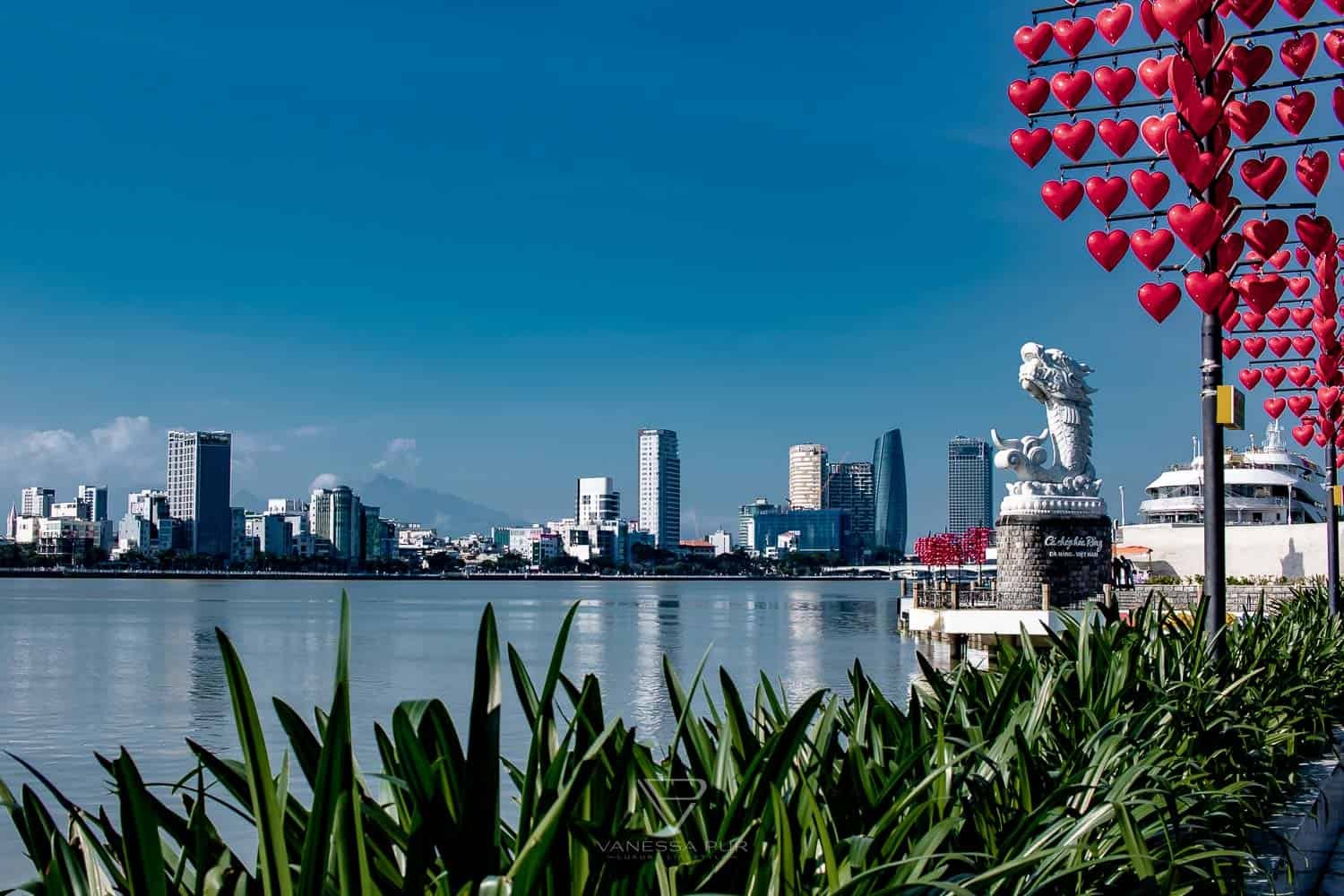 Vietnam Sehenswürdigkeiten Top 10 - Region Da Nang - Reisetipps für Vietnam Sehenswürdigkeiten Top 10 aus der Region Da Nang. Strände, Händebrücke Golden Bridge, Marble Mountains, Museum,