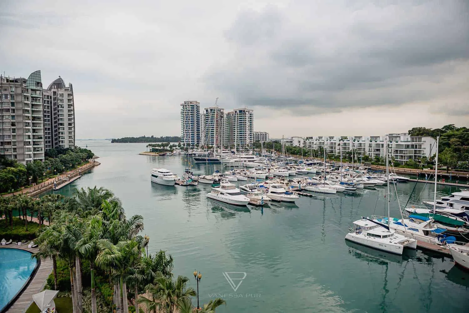 Das W Hotel Sentosa Cove in Singapur Hotel Sentosa Island. Gut erreichbar von der Innenstadt liegt das Luxushotel mit großem Pool & Spa, Bar,