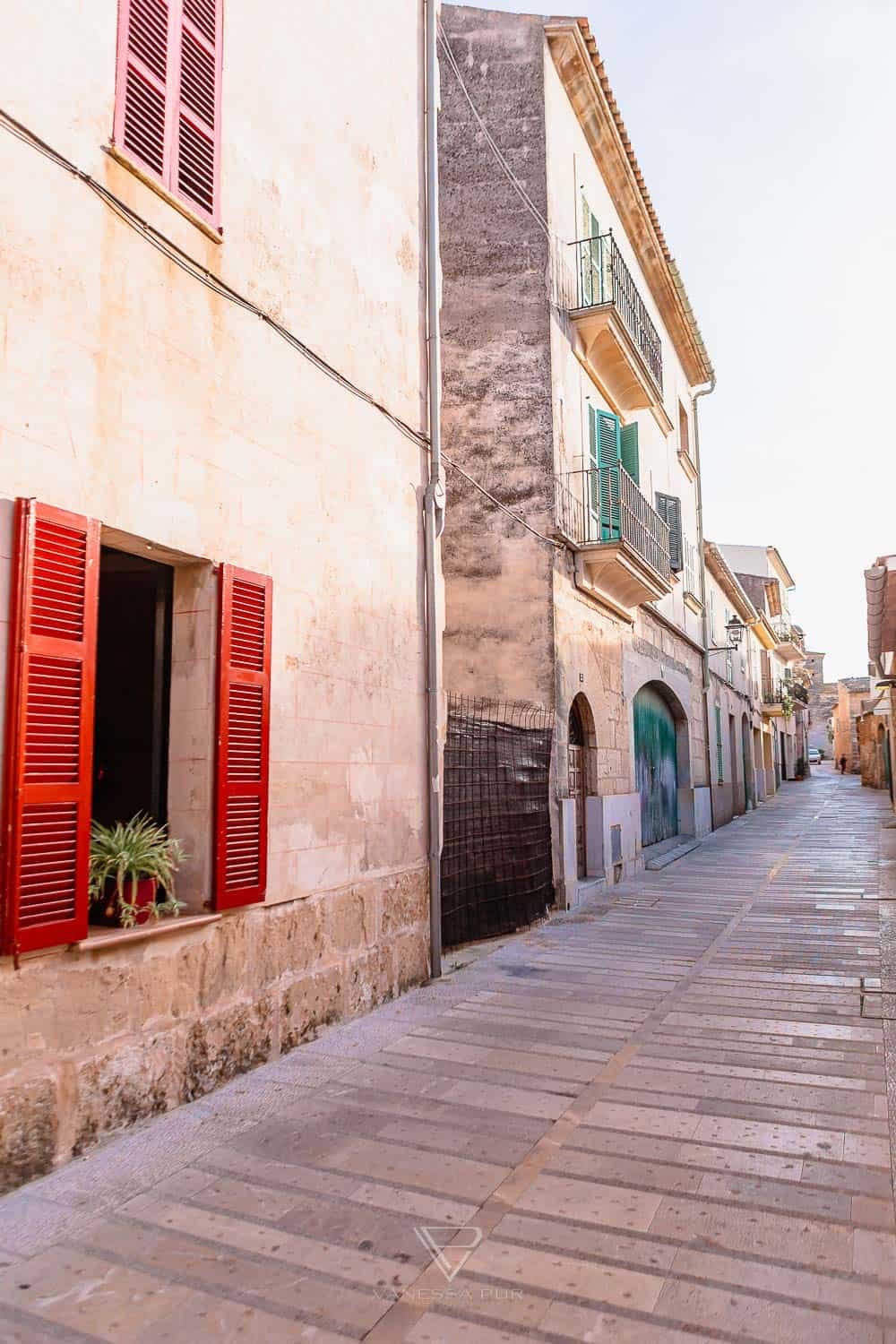 Alcudia Mallorca - historische Altstadt und modernes Leben - Alcudia Mallorca in Spanien - Touristen und Hotels am Mittelmeer, Fahrradstrecken, Golfplätze, schöne historische Altstadt, Hafen