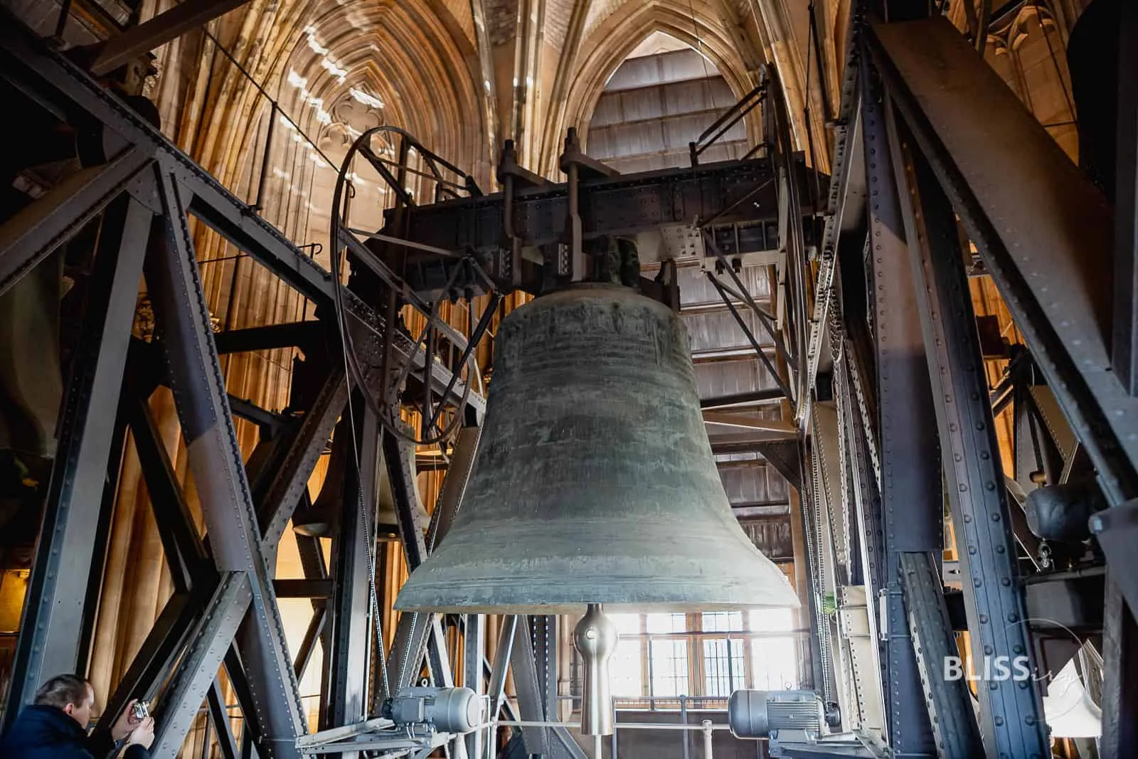 Sehenswürdigkeiten Köln - Kölner Dom Turmbesteigung und Aussicht - Aufstieg Kölner Dom, Köln - Anzahl Treppen, Aussicht, Preis - Sehenswürdigkeiten Köln - Dombesteigung und Aussicht vom Dom, 530 Treppen Stufen zur Domspitze, Aussichtsplattform mit Graffiti