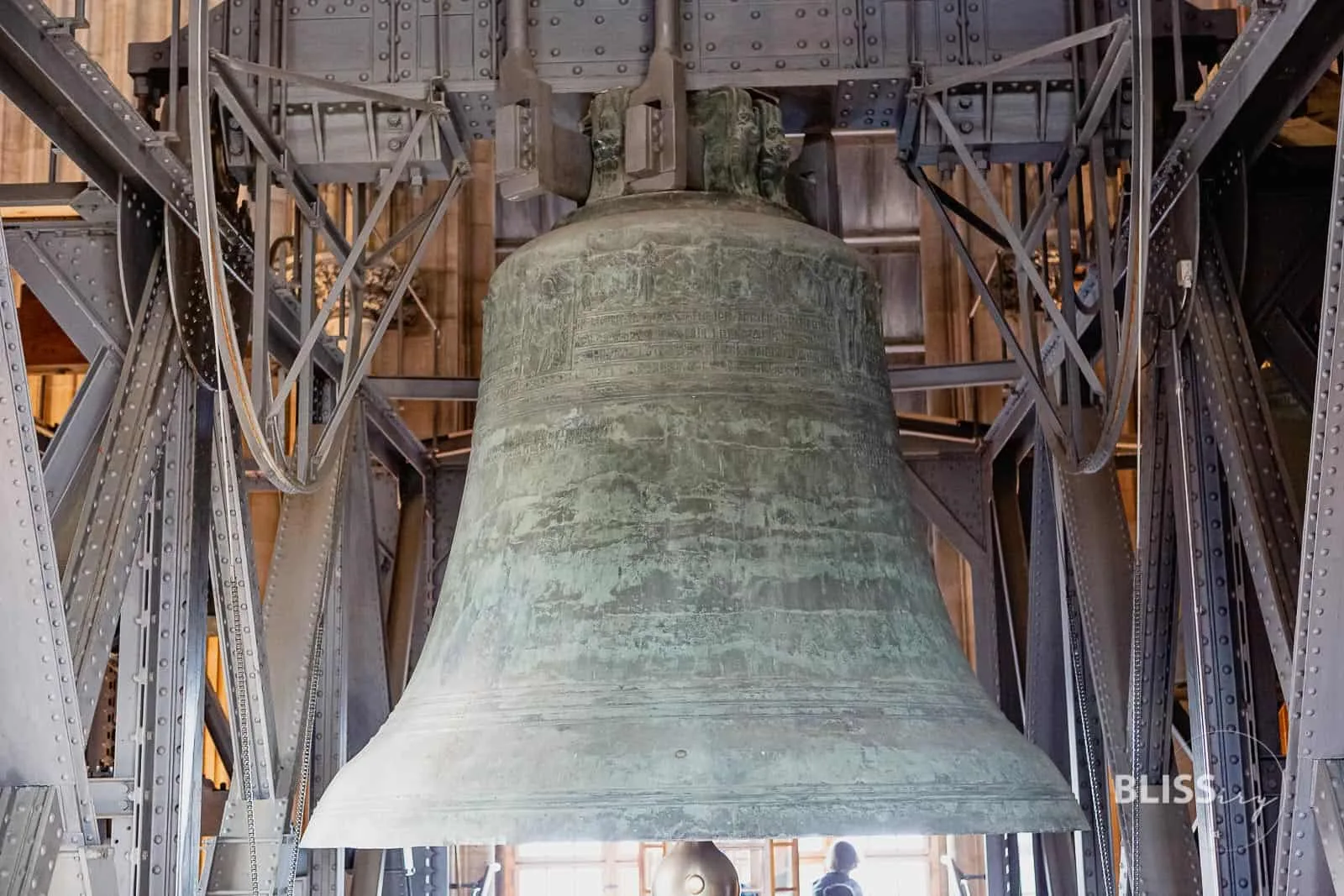Sehenswürdigkeiten Köln - Kölner Dom Turmbesteigung und Aussicht - Aufstieg Kölner Dom, Köln - Anzahl Treppen, Aussicht, Preis - Sehenswürdigkeiten Köln - Dombesteigung und Aussicht vom Dom, 530 Treppen Stufen zur Domspitze, Aussichtsplattform mit Graffiti