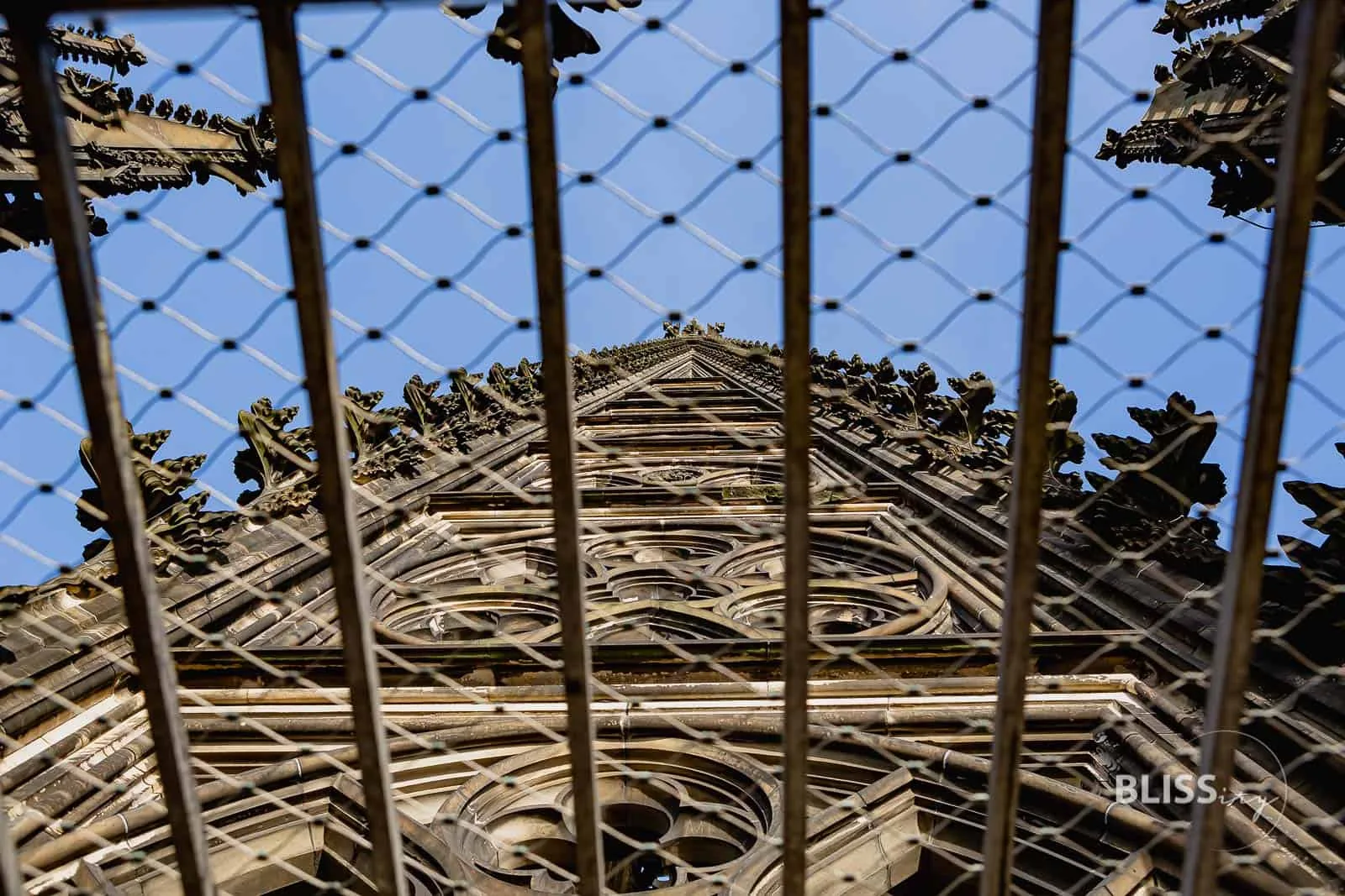 Sehenswürdigkeiten Köln - Kölner Dom Turmbesteigung und Aussicht - Aufstieg Kölner Dom, Köln - Anzahl Treppen, Aussicht, Preis - Sehenswürdigkeiten Köln - Dombesteigung und Aussicht vom Dom, 530 Treppen Stufen zur Domspitze, Aussichtsplattform mit Graffiti