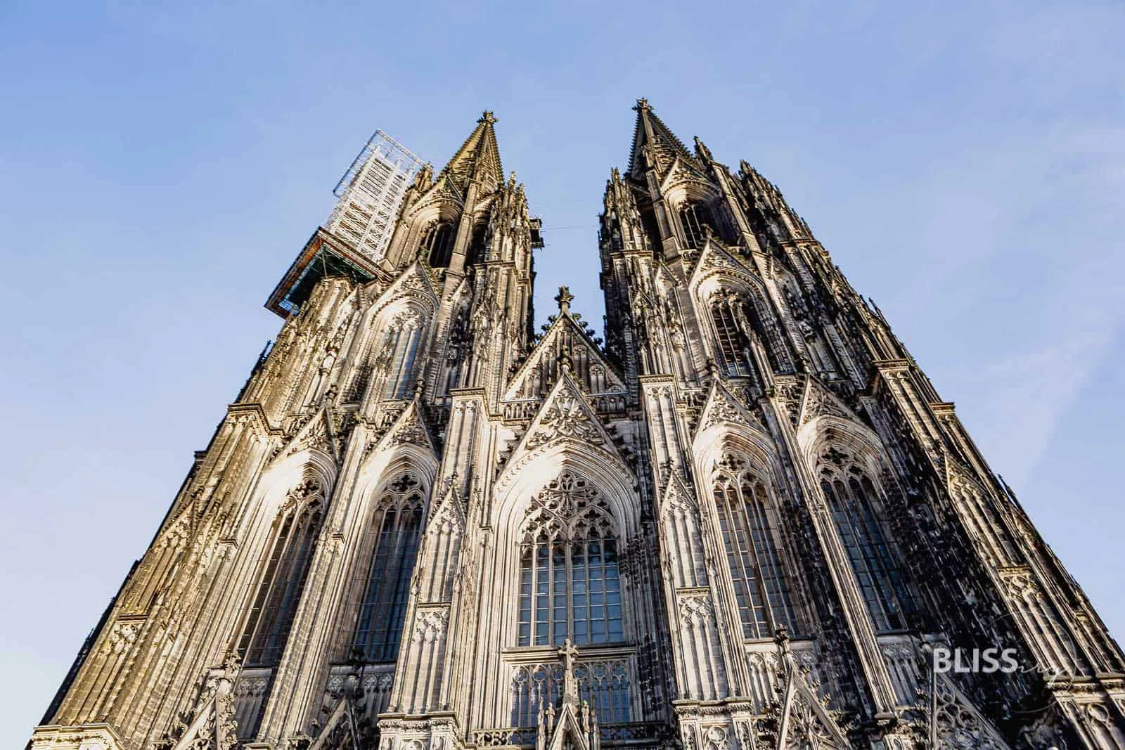 Sehenswürdigkeiten Köln - Kölner Dom Turmbesteigung und Aussicht - Aufstieg Kölner Dom, Köln - Anzahl Treppen, Aussicht, Preis - Sehenswürdigkeiten Köln - Dombesteigung und Aussicht vom Dom, 530 Treppen Stufen zur Domspitze, Aussichtsplattform mit Graffiti