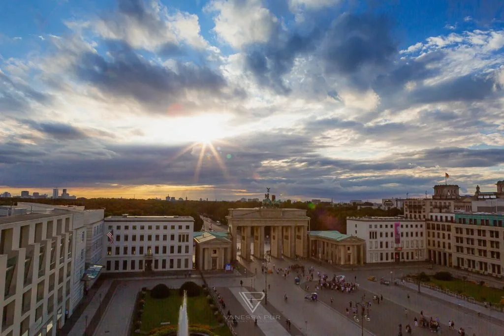 Kempinski Adlon Hotel Berlin - impression and stay - Adlon Hotel Berlin - Luxury Hotel at the Brandenburg Gate - Presidential Suite - Suites with fireplace, Lorenz Adlon dining room, view