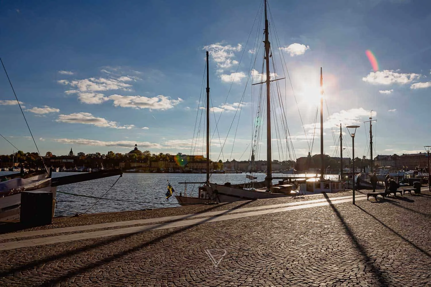 Stockholm sightseeing - 24 hours in Stockholm - Best Stockholm sightseeing 24 hours in Stockholm. Castle, Skansen Park, Vasa Museum, City Hall Stadshuset, Gamla Stan,