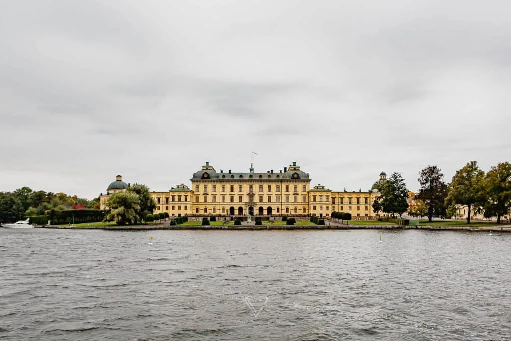 Stockholm Sehenswürdigkeiten - 24 Stunden in Stockholm - Beste Stockholm Sehenswürdigkeiten 24 Stunden in Stockholm. Schloss, Skansen Park, Vasa Museum, Rathaus Stadshuset, Gamla Stan,